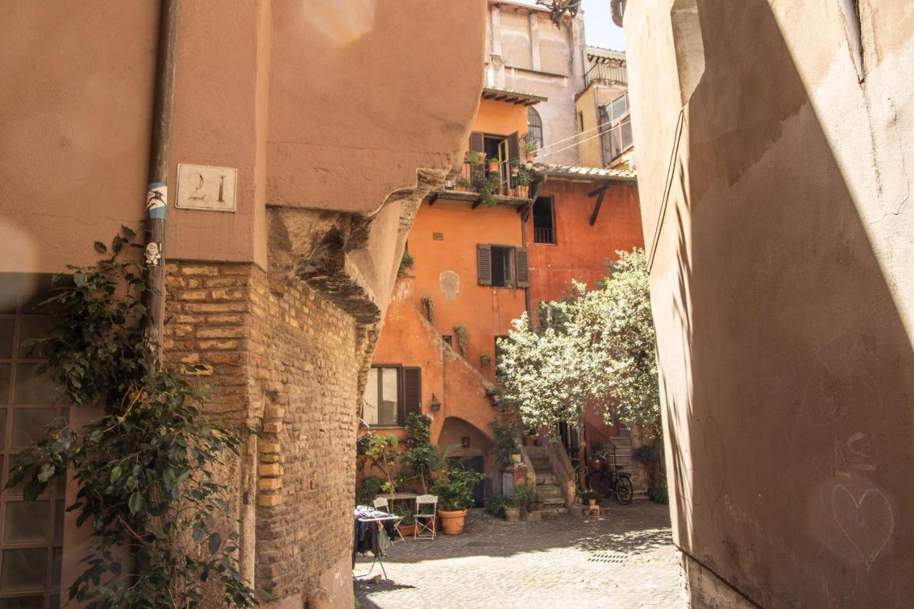 The Red House At Arco Degli Acetari Ferienhaus